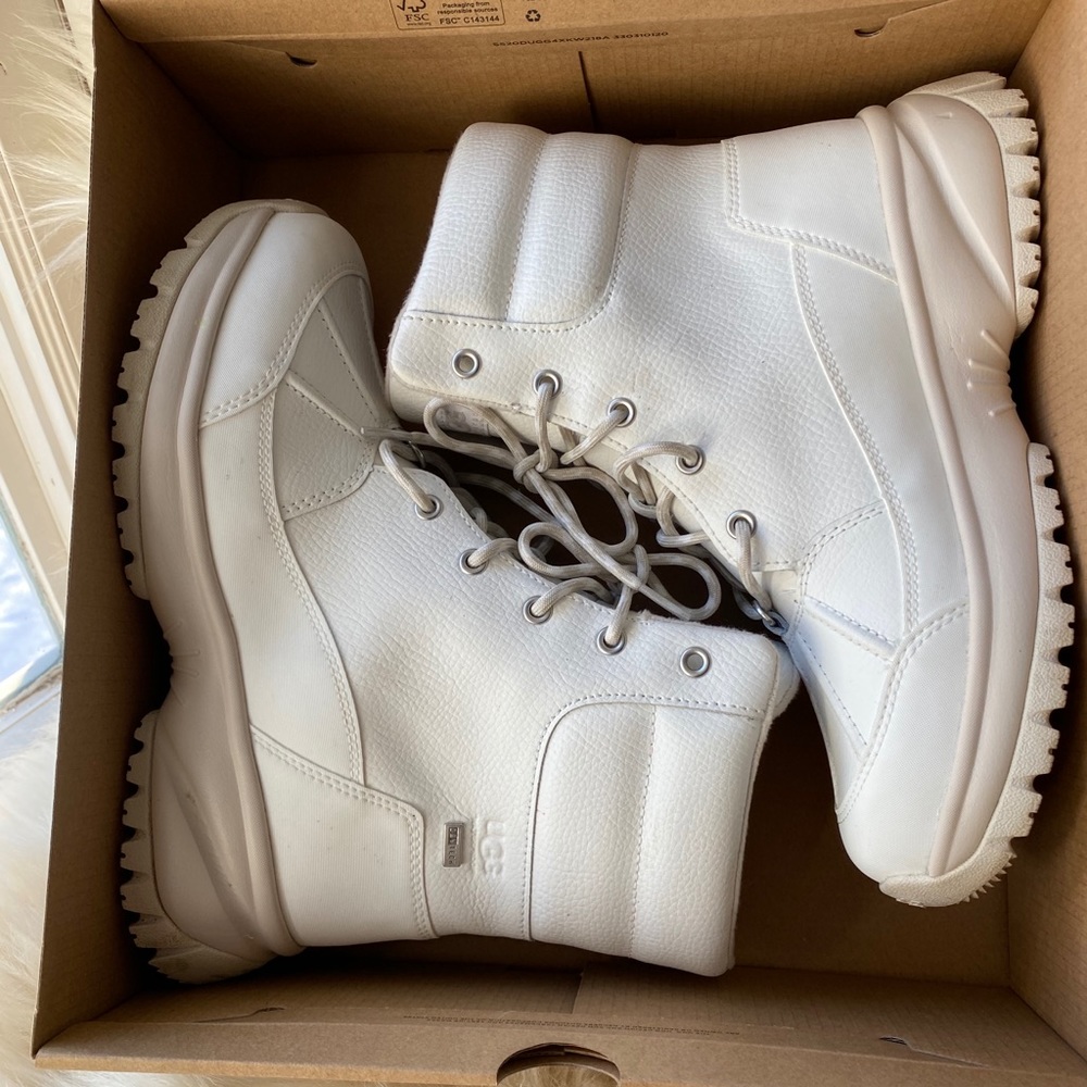 UGG YOSE Winter Boots in box - Sz 8  EUC Worn 1x